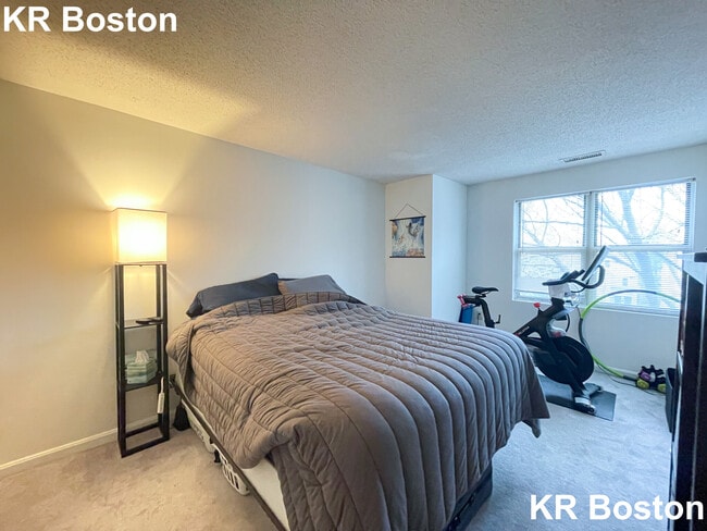 Building Photo - 205 Beacon St