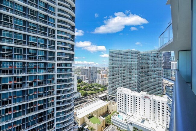Foto del edificio - 1300 S Miami Ave