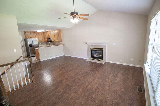 Foto del edificio - 1329 Valley Creek Ln