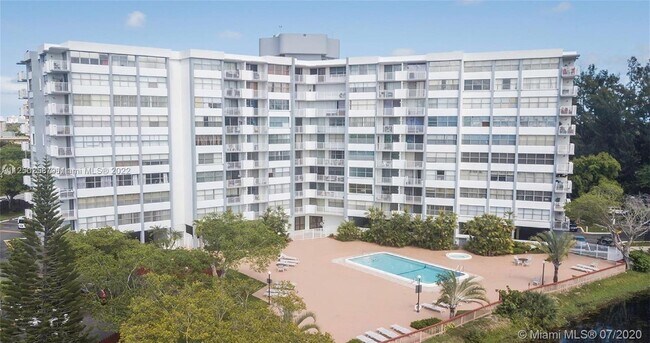 Foto del edificio - 1300 NE Miami Gardens Dr