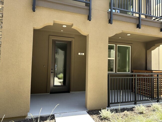 Foto del edificio - 923 Loyola Ln