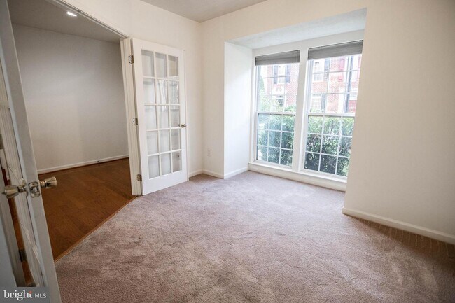 Foto del edificio - 1516 Martock Ln