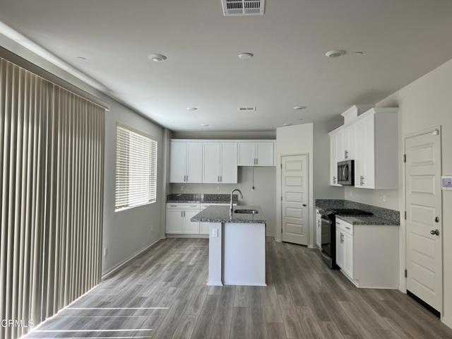 Building Photo - 40493 Birchfield Dr