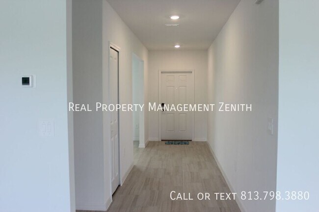 Foto del edificio - 3649 Forest Path Dr