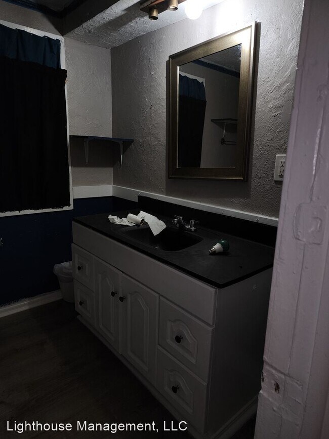 Foto del edificio - 2 br, 1 bath House - 717 Jay St.
