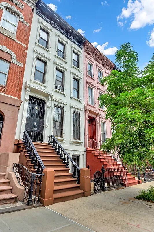 Foto del edificio - 811A Willoughby Ave