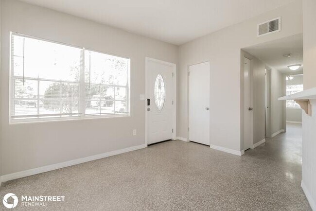 Building Photo - 451 E 6th St, Chuluota, FL 32766