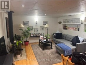 Building Photo - 378 Martin St