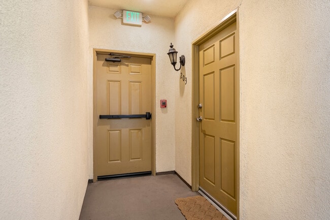 Building Photo - 540 E Angeleno Ave