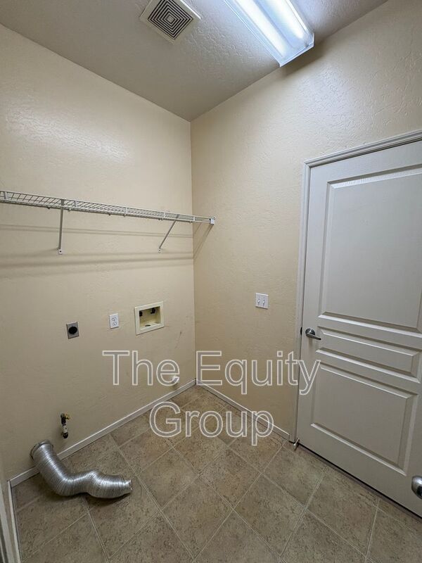 Building Photo - 229 W Elkhorn Ave
