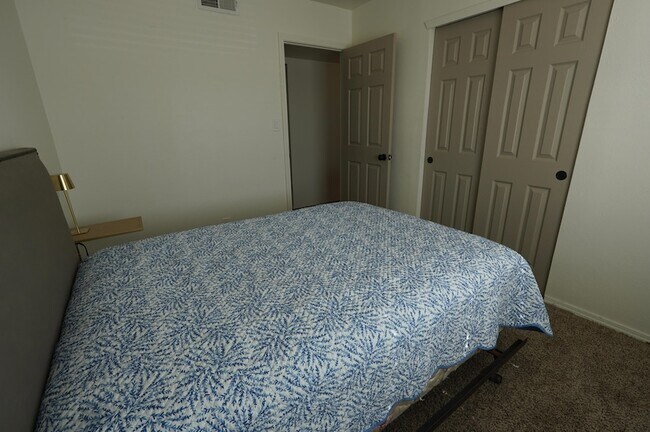 Foto del edificio - 6501 Dungan St NE