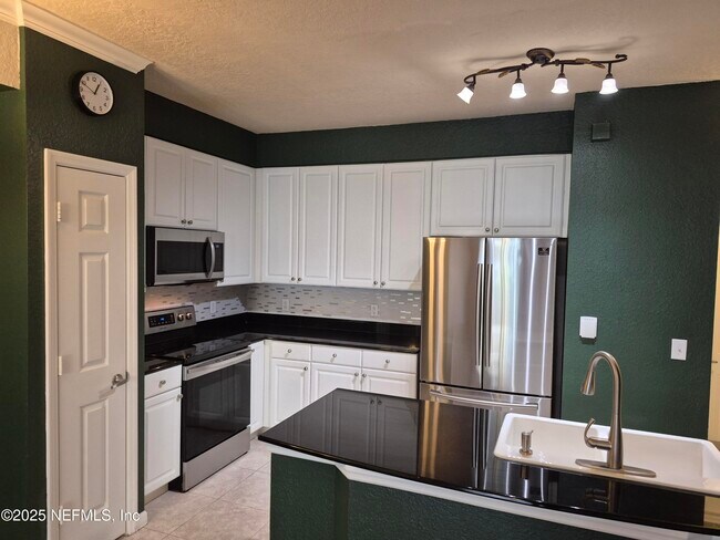 Foto del edificio - 8539 Gate Pkwy W