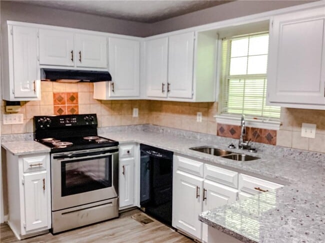 Building Photo - 2809 Bretton Dr