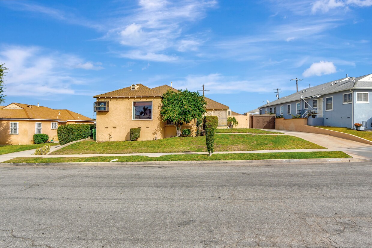 Front unit Duplex - 2211 W 102nd St