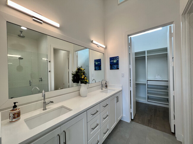 Baño principal - 5908 Lindell Ave