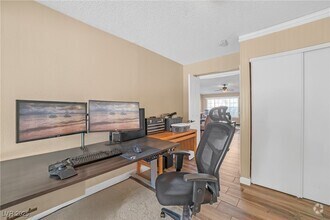Building Photo - 933 Derringer Ln