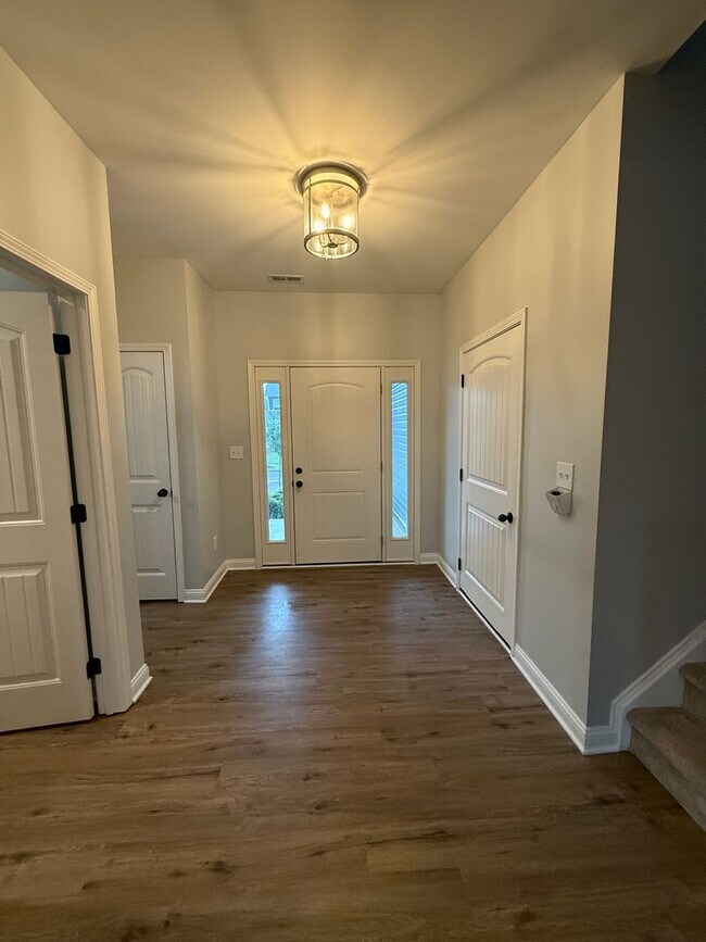 Foto del edificio - **For Rent: Gorgeous 4 Bed, 2.5 Bath Home ...