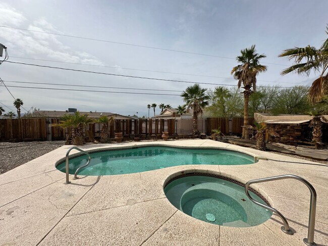 Foto del edificio - Pool home - Long term - unfurnished