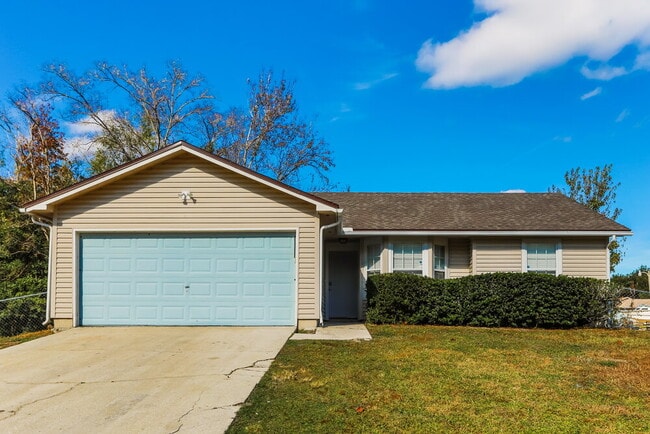 Building Photo - 3032 Twin Oak Dr S