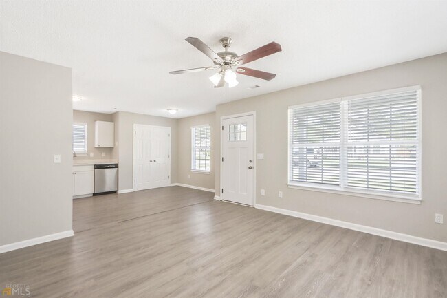 Building Photo - 5663 Chrys St