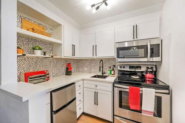 Foto del edificio - 7904 West Dr