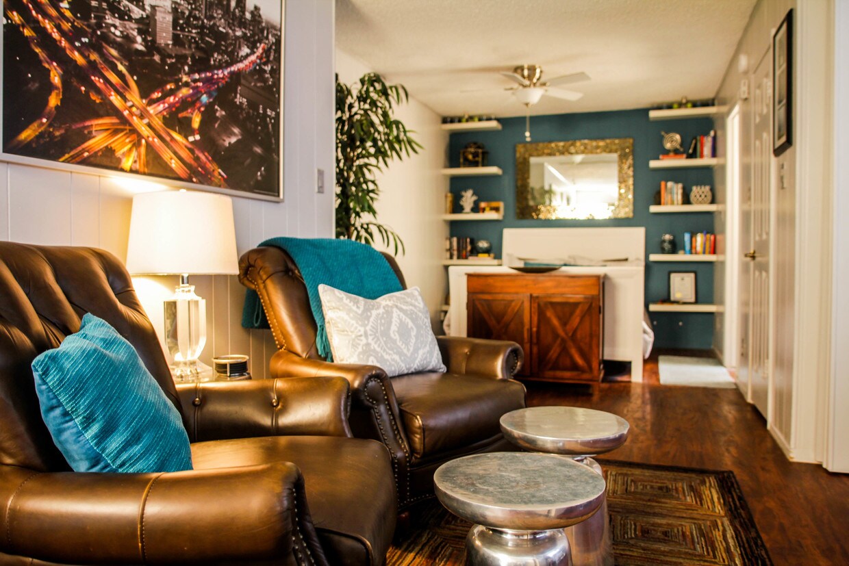 Sala de estar/ habitación - 5300 Guadalupe St
