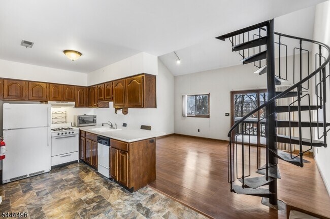 Foto del edificio - 2 Squaw Valley Ct