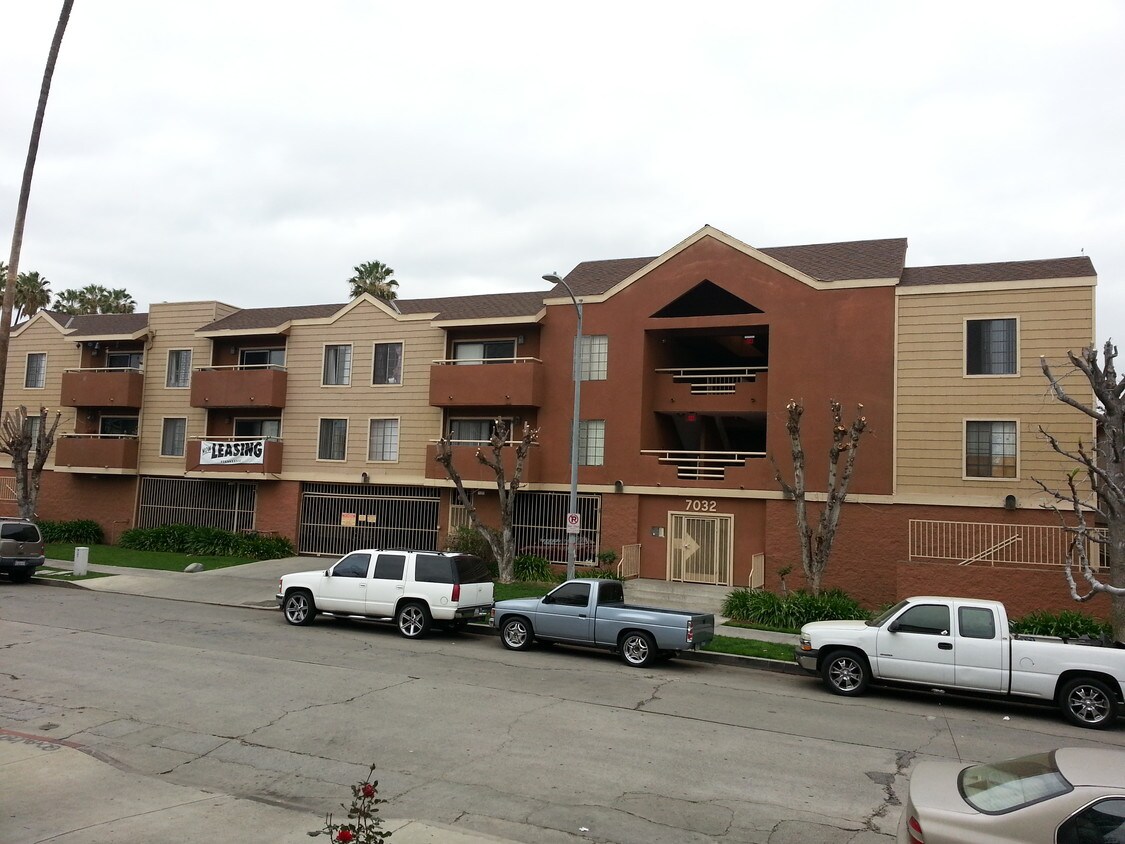 Primary Photo - 7032 Remmet Ave