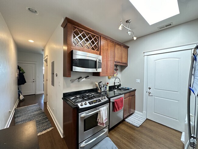 Foto del edificio - 2702 W Cortland St