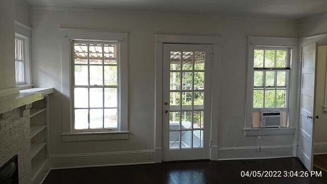 living room and entry to front balcony - 809 Rankin Plz