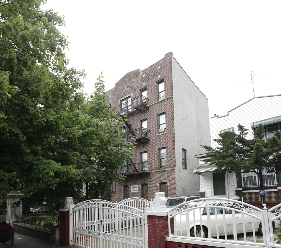 Building Photo - 1330 Eastern Pky