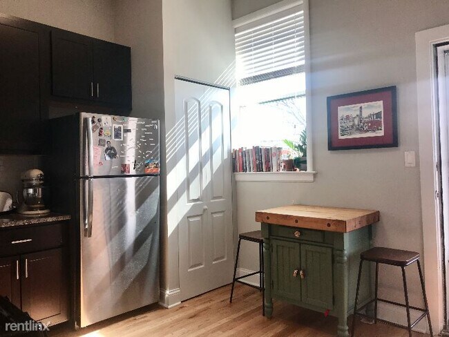 Foto del edificio - 3545 W Cortland St