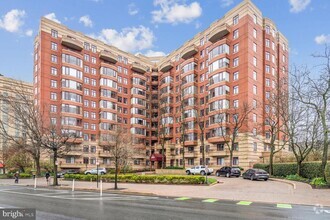 Building Photo - 2400 Clarendon Blvd