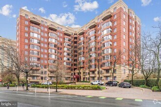 Building Photo - 2400 Clarendon Blvd