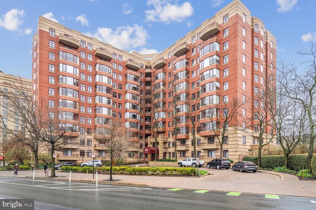 Foto principal - 2400 Clarendon Blvd
