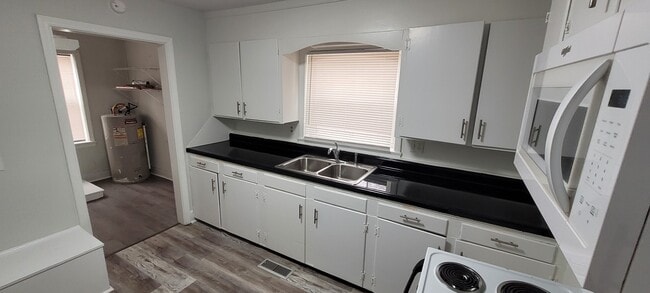 Foto del edificio - 3008 Peebles Dr