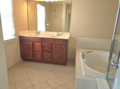 Building Photo - 2627 Commons Dr