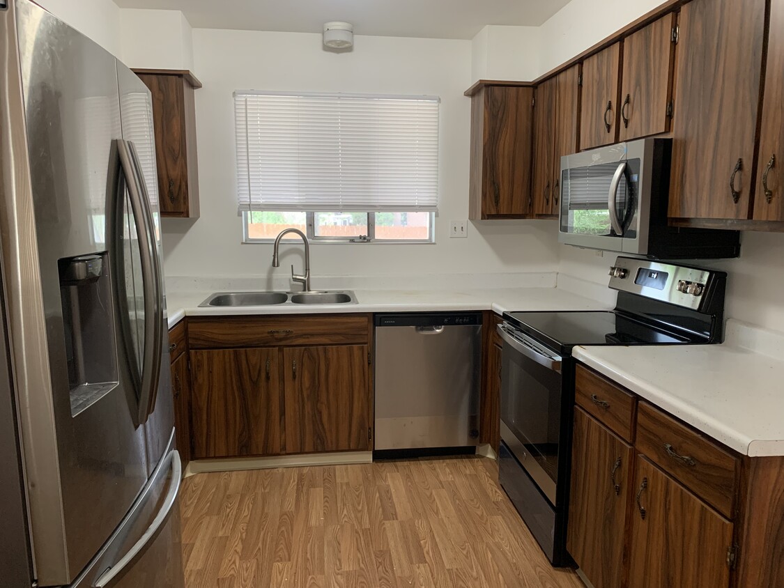 Kitchen - 2215 Lelaray St