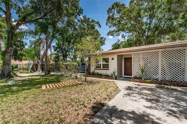 Foto del edificio - 7721 46th St N