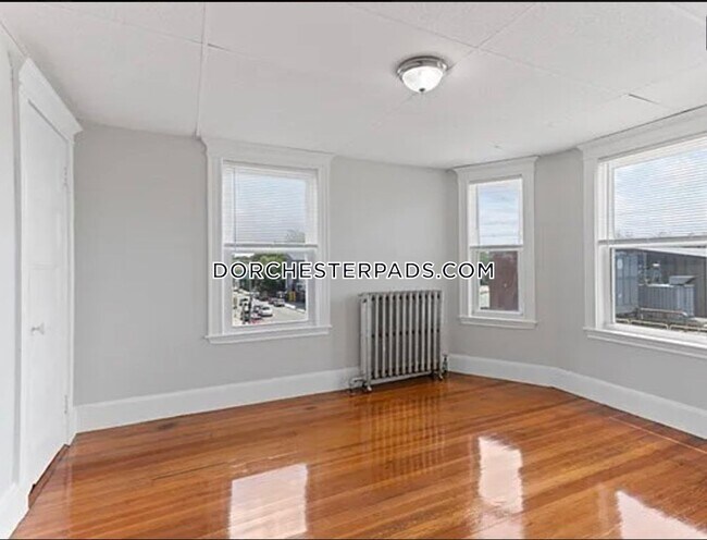 Building Photo - 156 Talbot Ave