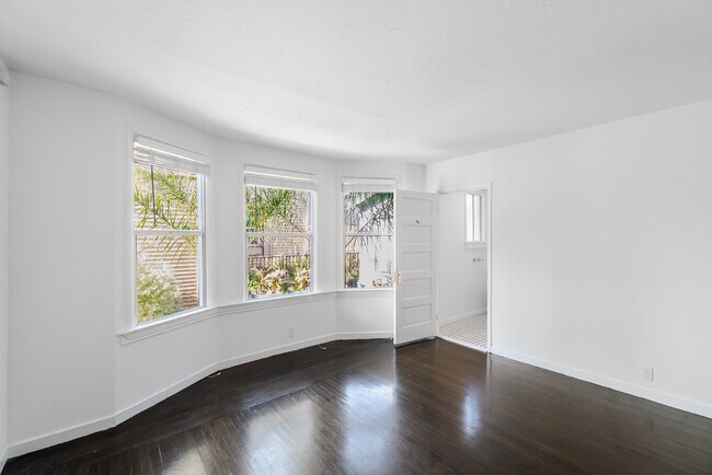 Building Photo - 1551 St Charles St