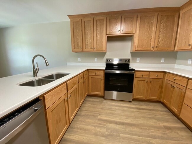 Building Photo - 1961 Glen Manor Ct