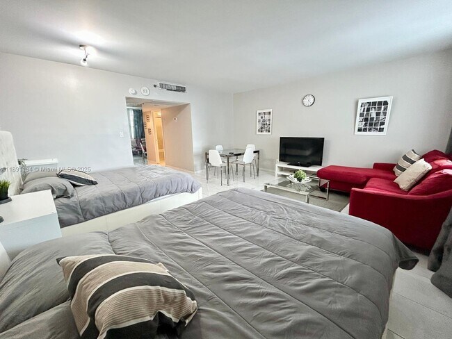 Building Photo - 100 Lincoln Rd