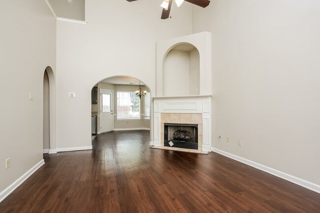 Building Photo - 6841 Charlotte Dr
