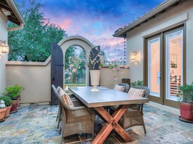 Courtyard opening into side yard - 2325 Gilia Dr