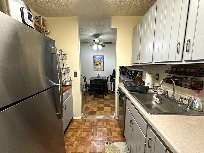 Foto del edificio - 1085 Warburton Ave