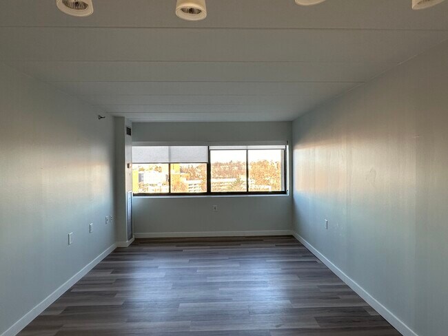 Building Photo - 1923 Commonwealth Ave