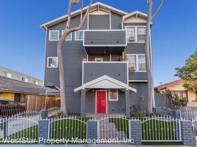 Building Photo - 910 Gaviota Ave