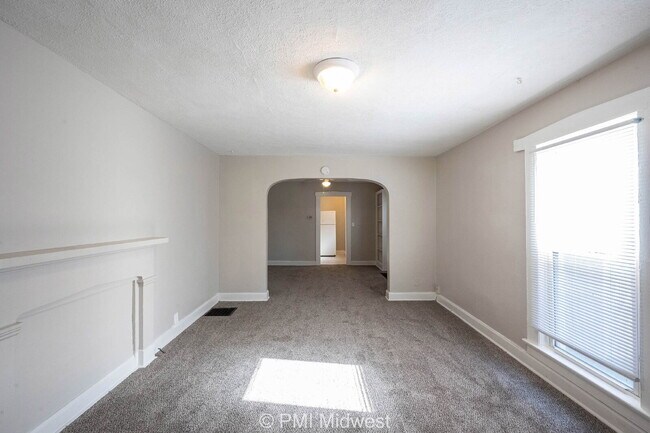 Foto del edificio - 1214 W 25th St
