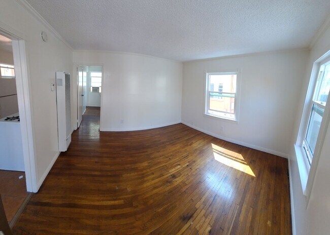 Foto del edificio - 2420.5 E St